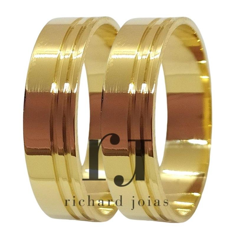 ALIANÇA DE OURO 18KL PESO 3,5 GRAMAS E LARGURA DE 5,0MM QUADRADA SEMI-ANATÔMICA C/02 FRISOS