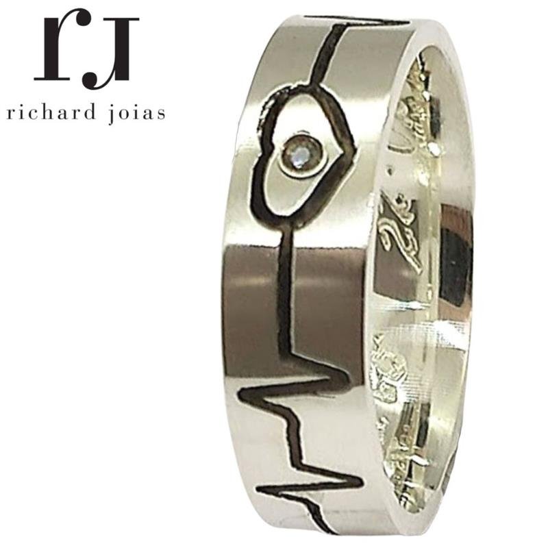 ALIANÇA DE PRATA 6,0MM ANATÔMICA QUADRADA C/01 PEDRA E BATIMENTO CARDIACO