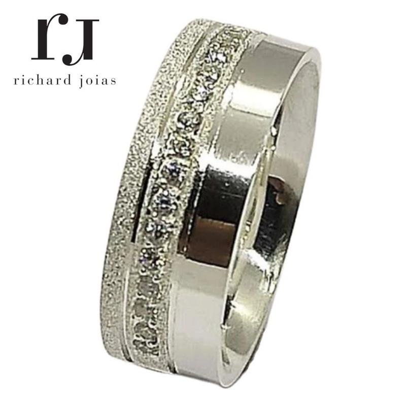 ALIANÇA DE PRATA 7,0MM ANATÔMICA QUADRADA DIAMANTADA C/15 PEDRAS E 2 FRISOS 0,50 LATERAL