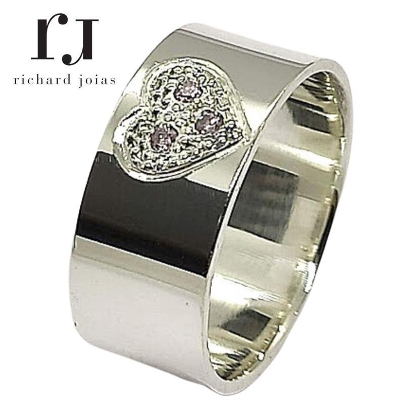 ALIANÇA DE PRATA 8,0MM QUADRADA C/INTERNO RETO E CORAÇÃO CRAVEJADO C/03 PEDRAS