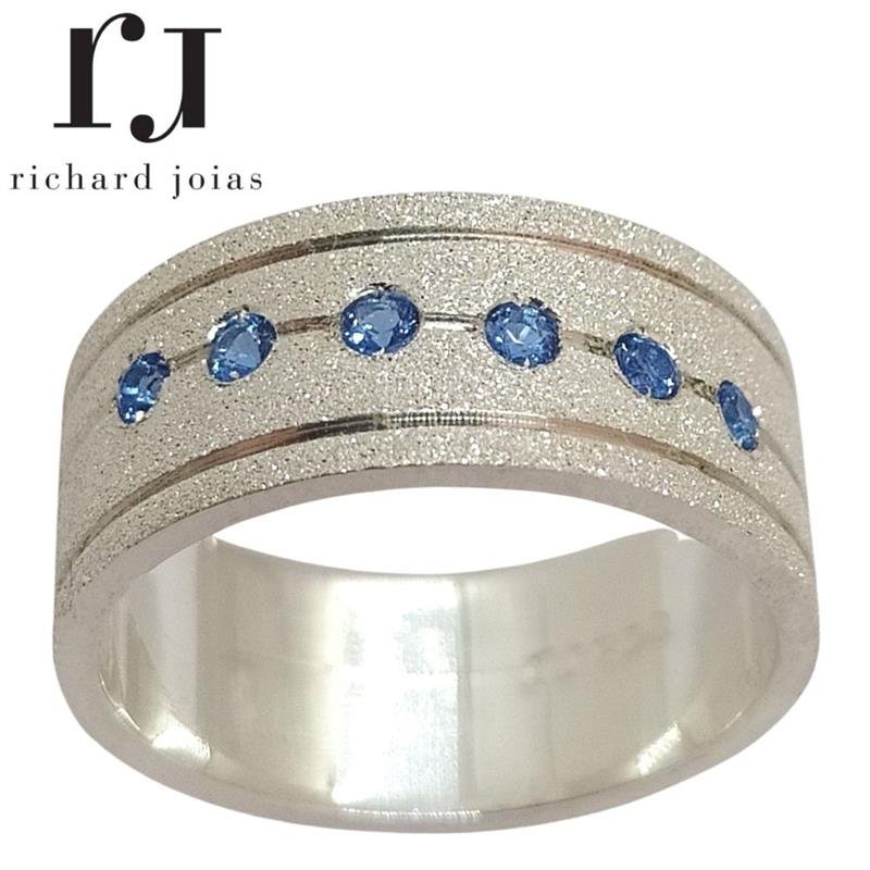 ALIANÇA DE PRATA 8,0MM QUADRADA DIAMANTADA C/INTERNO RETO 03 FRISOS 0,50 E 6 PEDRAS