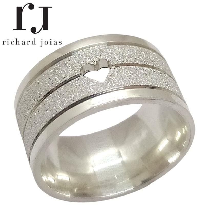 ALIANÇA DE PRATA 10MM ANATÔMICA QUADRADA DIAMANTADA C/ 3 FRISOS 0,50 E 01 CORAÇÃO