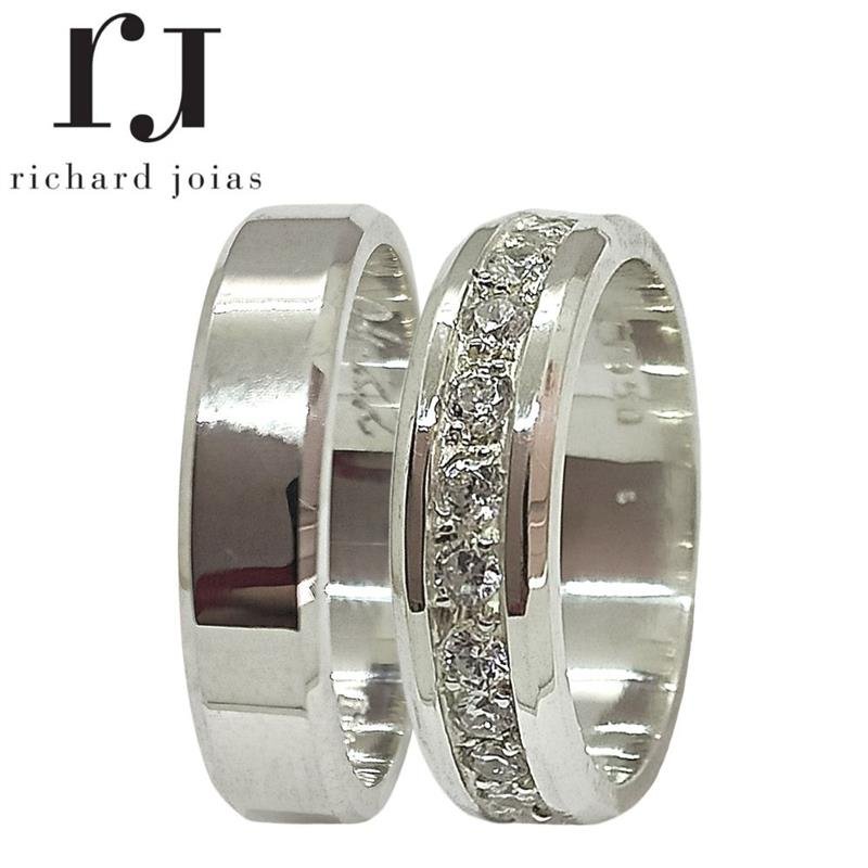 ALIANÇA DE PRATA 5,0MM SEMI-ANATÔMICA QUADRADA CHANFRADA C/ VOLTA TODA DE PEDRAS 2,0MM E ALTURA DE 1,60