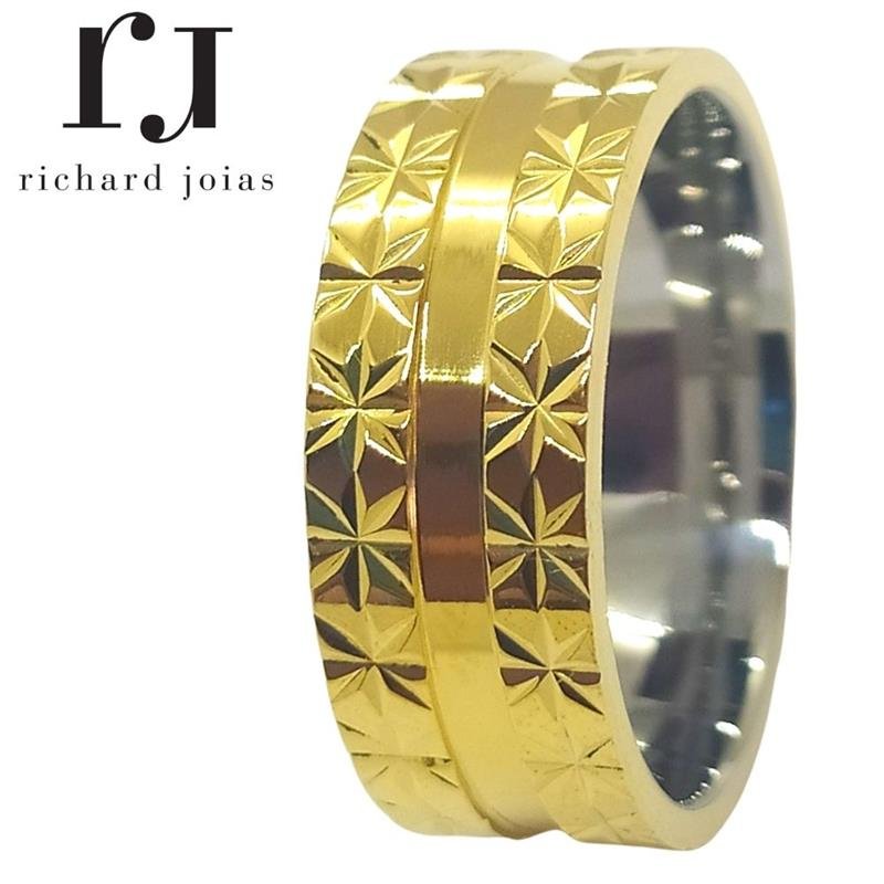 ALIANÇA DE MOEDA C/FORRO DE AÇO 8,0MM ANATÔMICA QUADRADA TRABALHADA C/ FRISO CENTRAL