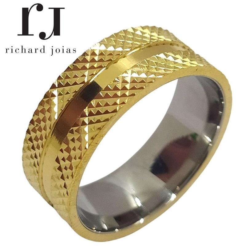 ALIANÇA DE MOEDA C/FORRO DE AÇO 8,0MM ANATÔMICA QUADRADA TRABALHADA C/ FRISO CENTRAL