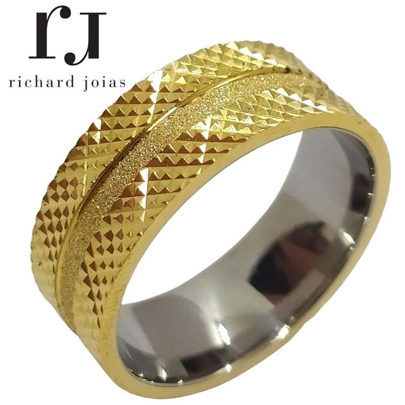 ALIANÇA DE MOEDA C/FORRO DE AÇO 8,0MM ANATÔMICA QUADRADA TRABALHADA C/ FRISO CENTRAL DIAMANTADO