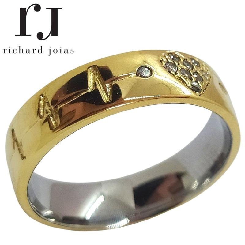 ALIANÇA DE MOEDA C/FORRO DE AÇO 6,0MM ANATÔMICA ABAULADA CORAÇÃO CRAVEJADO BATIMENTOS E 10 PEDRAS