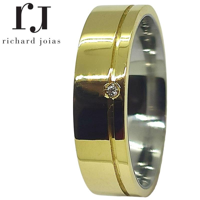 ALIANÇA DE MOEDA C/FORRO DE AÇO 6,0MM QUADRADA C/01 FRISO 0,50 LATERAL E 01 PEDRA