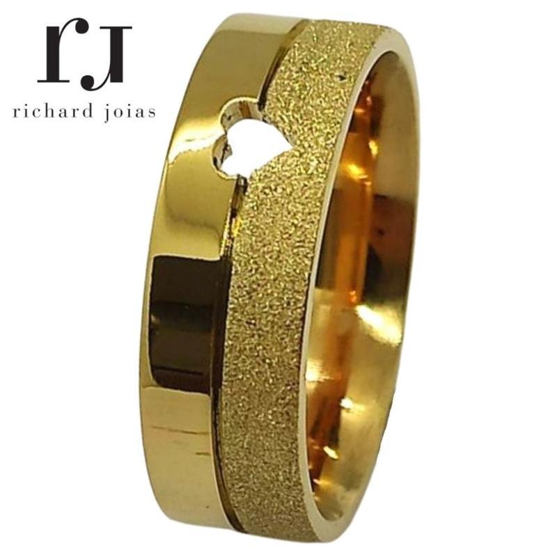 ALIANÇA DE MOEDA 7,0MM QUADRADA DIAMANTADA C/CORAÇÃO VAZADO E 01 FRISO