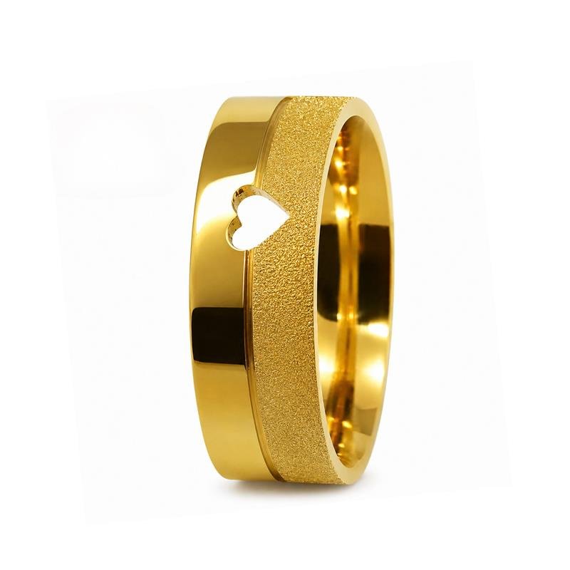 ALIANÇA DE MOEDA 8,0MM QUADRADA DIAMANTADA C/CORAÇÃO VAZADO E 01 FRISO