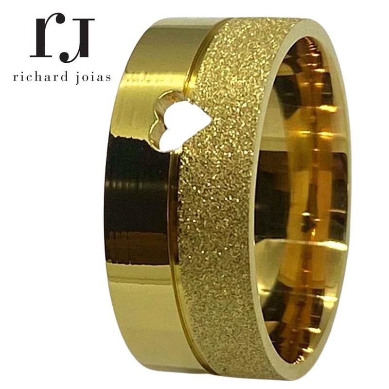 ALIANÇA DE MOEDA 9,0MM QUADRADA DIAMANTADA C/CORAÇÃO VAZADO E 01 FRISO