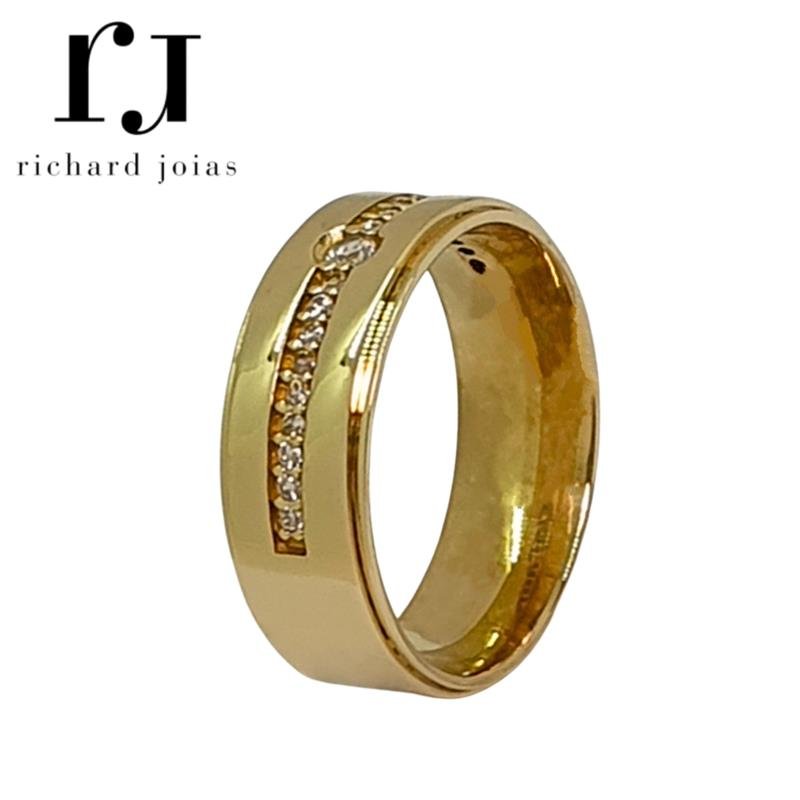 ALIANÇA DE MOEDA 8,0MM ANATÔMICA QUADRADA LATERAL REBAIXADA C/19 PEDRAS