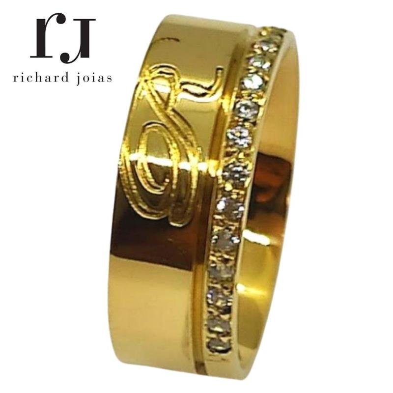 ALIANÇA DE MOEDA 8,0MM ANATÔMICA QUADRADA PERSONALIZADA C/ FRISO E 15 PEDRAS