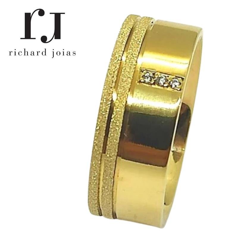 ALIANÇA DE MOEDA 8,0MM ANATÔMICA QUADRADA C/2 FRISO LATERAL 0,50 DIAMANTADA E 3 PEDRAS