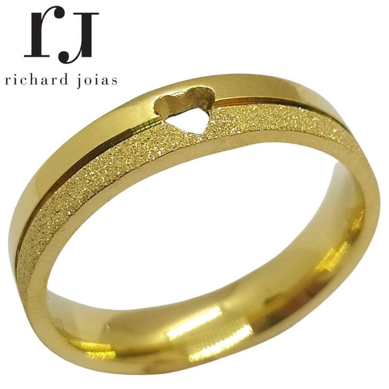 ALIANÇA DE MOEDA 4,0MM QUADRADA DIAMANTADA C/ CORAÇÃO VAZADO E FRISO