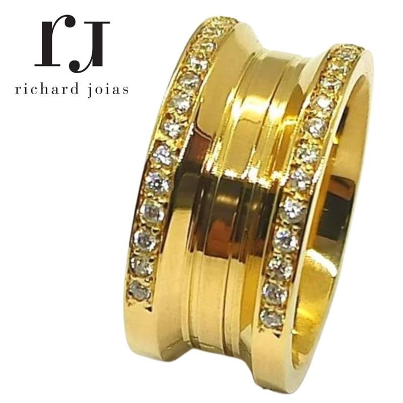 ALIANÇA DE MOEDA 10MM ANATÔMICA QUADRADA C/30 PEDRAS E CENTRO REBAIXADO