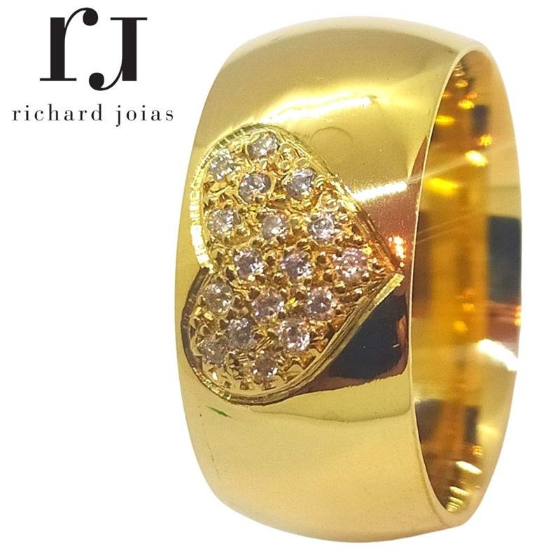 ALIANÇA DE MOEDA 10MM ANATOMICA ABAULADA C/ CORAÇÃO CRAVEJADO E 17 PEDRAS