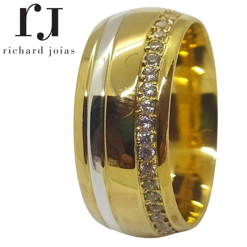 ALIANÇA DE MOEDA 10MM ABAULADA C/ FILETE DE PRATA E 46 PEDRAS 1,50MM