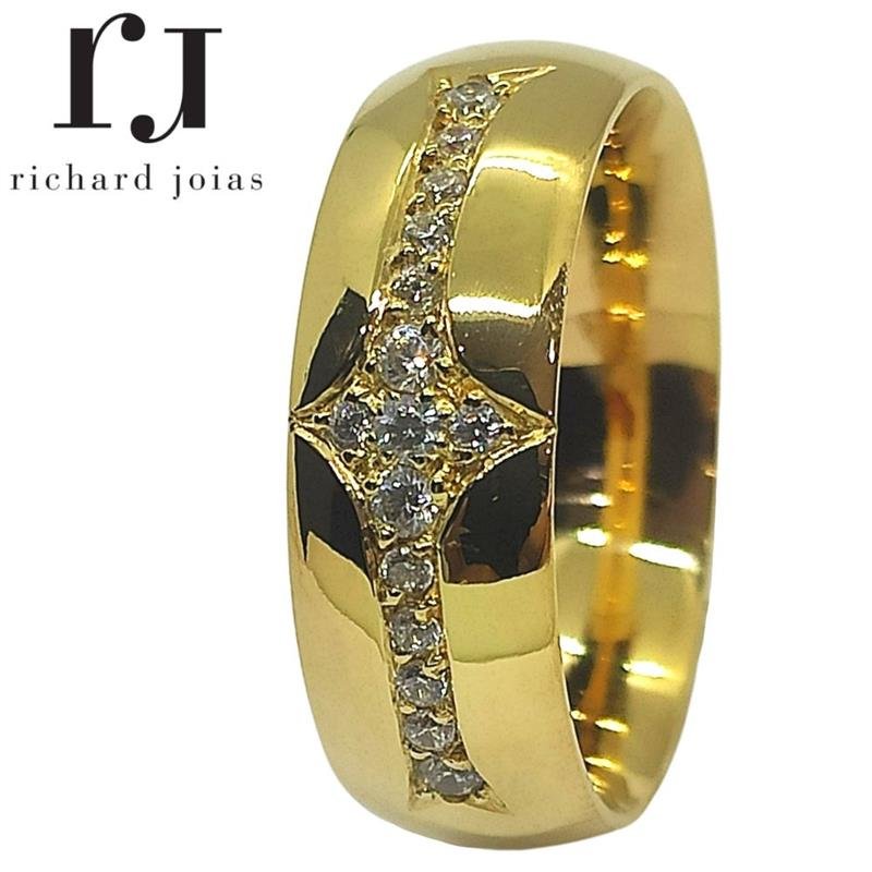 ALIANÇA DE MOEDA 7,0MM ANATÔMICA ABAULADA TRABALHADA C/ 15 PEDRAS