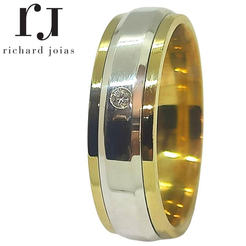 ALIANÇA DE MOEDA 6,0MM QUADRADA CENTRO DE PRATA CHANFRADO E 01 PEDRA