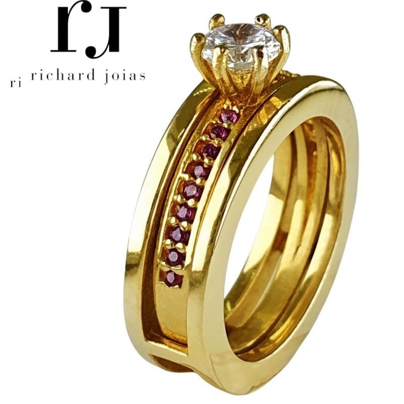 ALIANÇA DE MOEDA BVL QUADRADA S/ ESCRITA C/ ANEL SOLITÁRIO 19 PEDRAS ALTERA COR DAS PEDRAS LATERAL