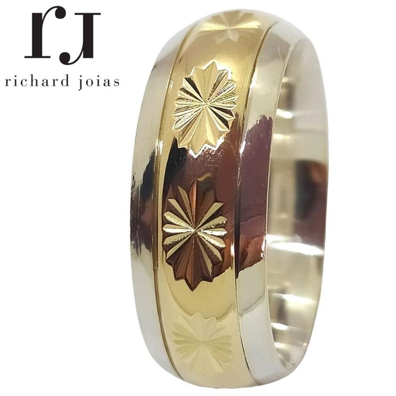 ALIANÇA DE PRATA C/CHAPA DE OURO 10K 8,0MM C/TRABALHADO DE ESTRELA