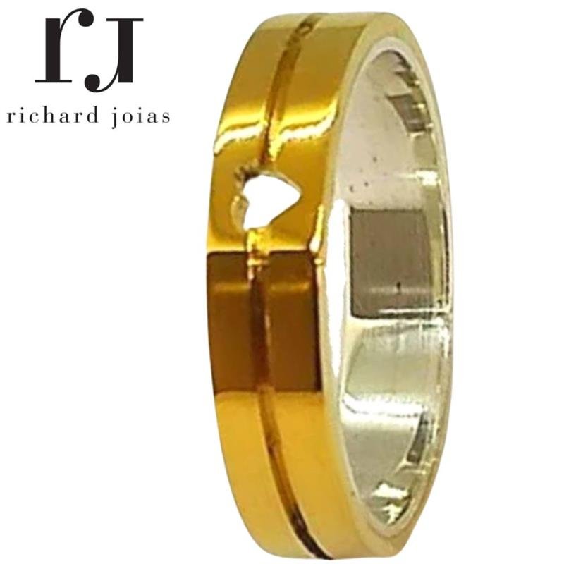 ALIANÇA DE MOEDA C/FORRO DE PRATA 4,3MM QUADRADA INTERNO RETO CORAÇÃO VAZADO E 01 FRISO 0,50