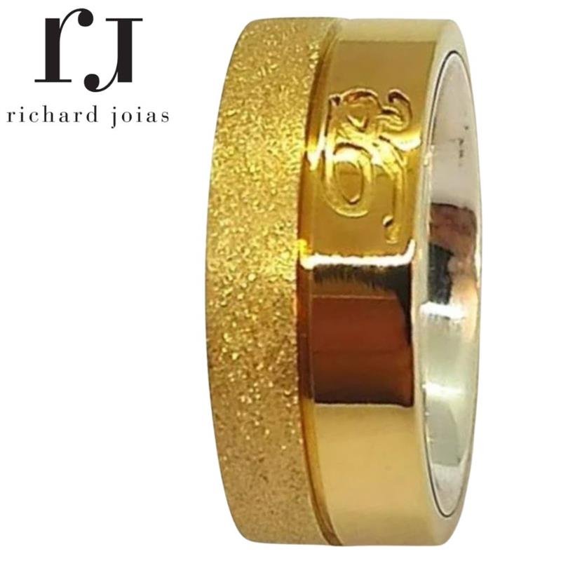 ALIANÇA DE MOEDA C/FORRO DE PRATA 8,0MM ANATÔMICA QUADRADA LATERAL DIAMANTADA ESCRITA EM CNC E 01 FRISO