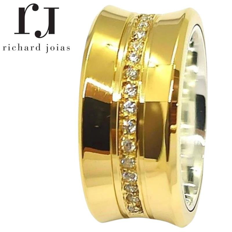 ALIANÇA DE MOEDA C/FORRO DE PRATA 10MM ANATÔMICA CÔNCAVA 02 FRISO 0,50 E 20 PEDRAS