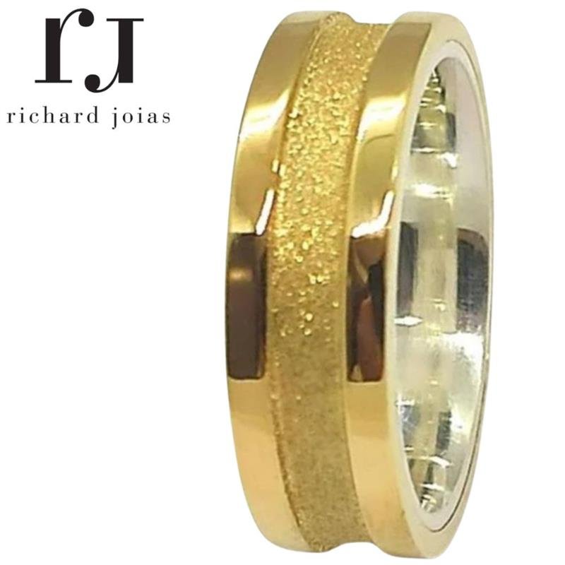 ALIANÇA DE MOEDA C/FORRO DE PRATA 6,0MM ANATÔMICA QUADRADA CENTRO REBAIXADO DIAMANTADO