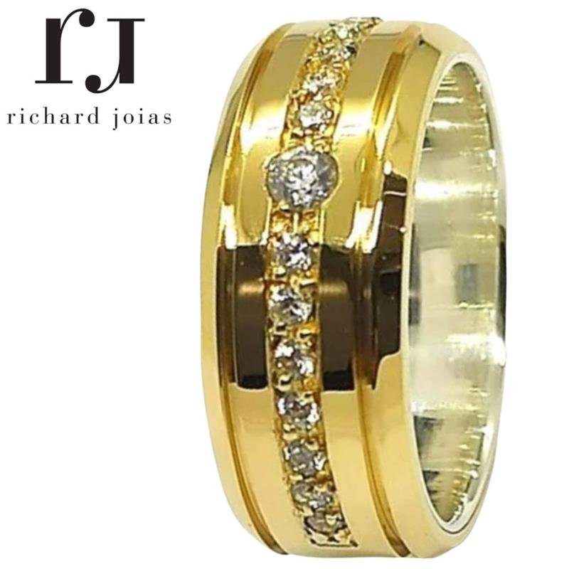 ALIANÇA DE MOEDA C/FORRO DE PRATA 8,0MM QUADRADA INTERNO RETO CHANFRADA 02 FRISO 0,50 E 15 PEDRAS