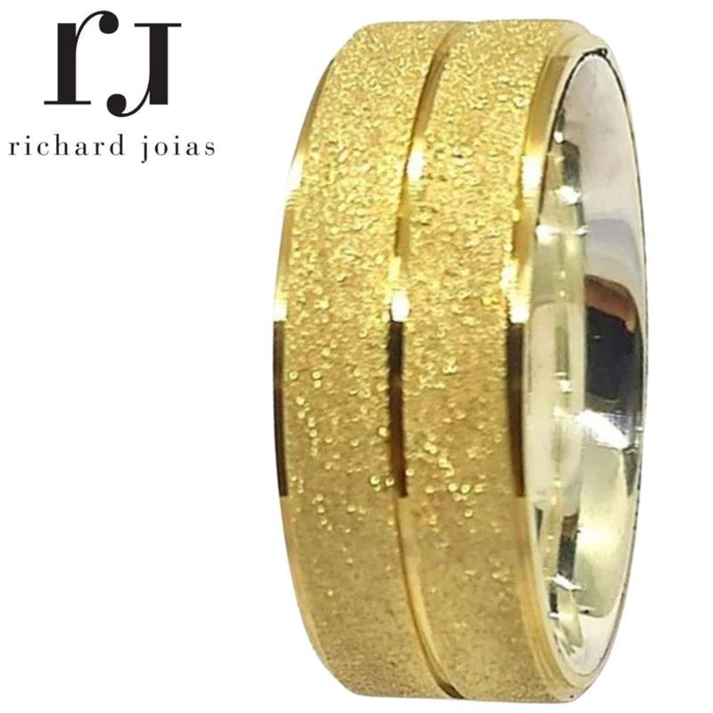 ALIANÇA DE MOEDA C/FORRO DE PRATA 8,0MM ANTATÔMICA QUADRADA DIAMANTADA LATERAL REBAIXADA E 01 FRISO 0,50