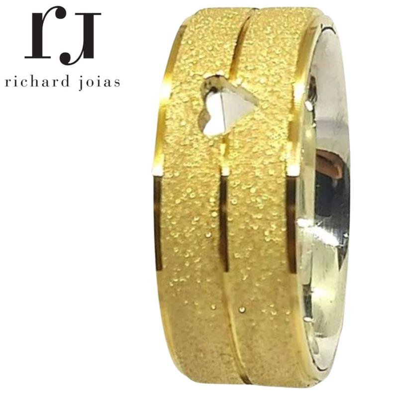 ALIANÇA DE MOEDA C/FORRO DE PRATA 8,0MM ANTATÔMICA QUADRADA DIAMANTADA CORAÇÃO VAZADO LATERAL REBAIXADA E 01 FRISO 0,50