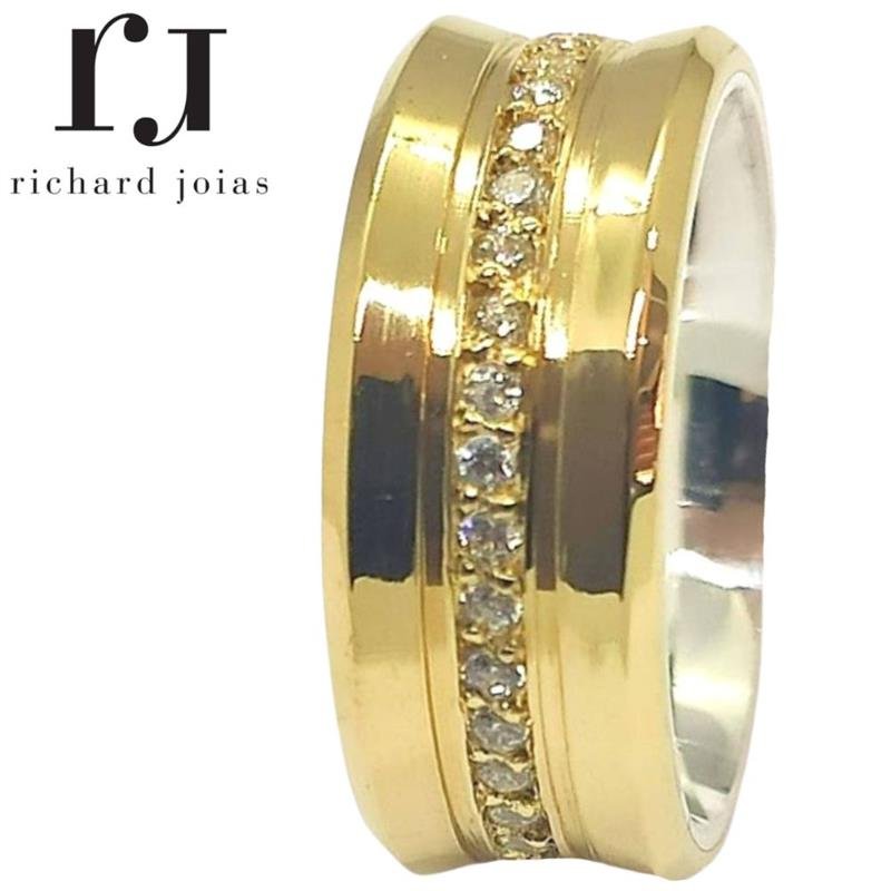 ALIANÇA DE MOEDA C/FORRO DE PRATA 8MM ANATÔMICA CÔNCAVA 42 PEDRAS E 02 FRISO 0,50