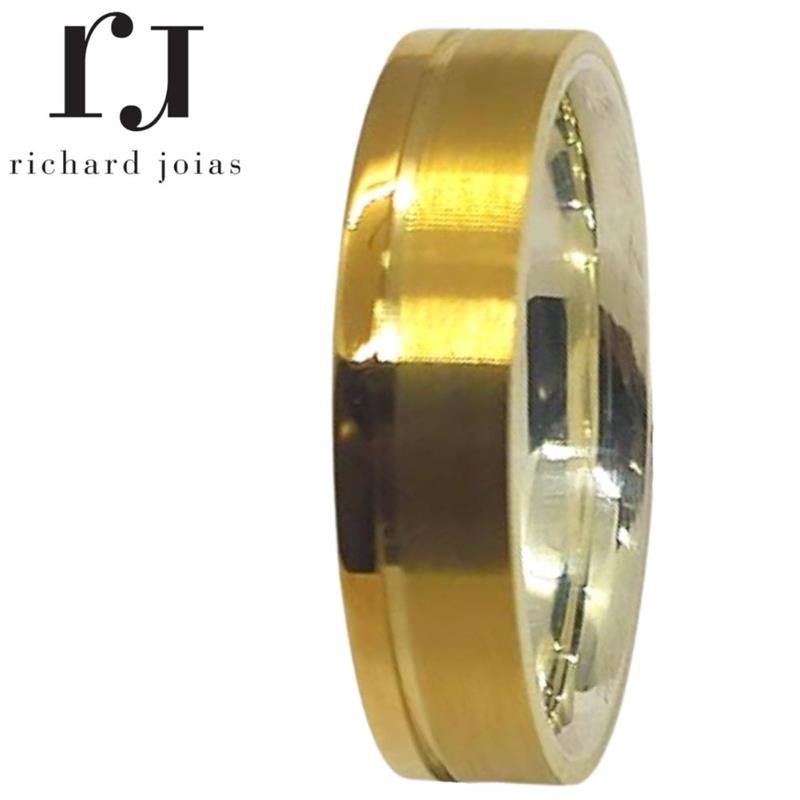 ALIANÇA DE MOEDA C/FORRO DE PRATA 5,0MM ANATÔMICA QUADRADA LATERAL FOSCA E 01 FRISO 0,50