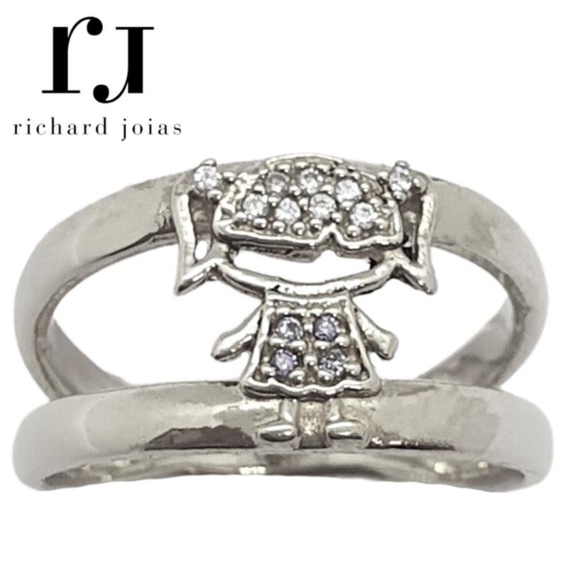 ANEL DE PRATA MENINA MUDA COR DO VESTIDO