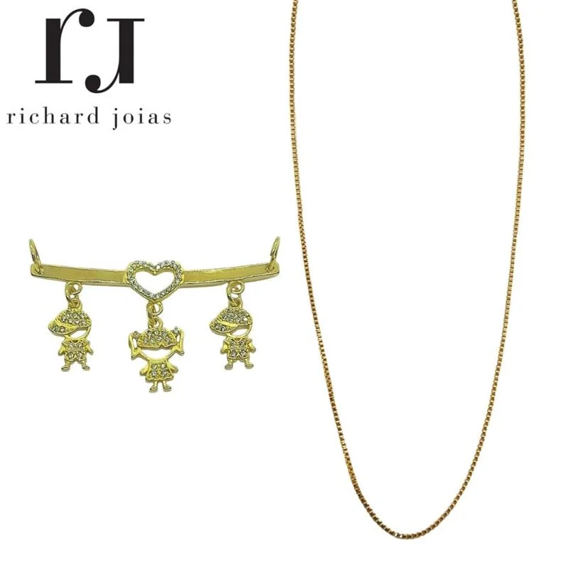 PINGENTE DE MOEDA CANGA C/03 BONEQUINHOS E 61 PEDRAS 4,7 X 2,7 + CORRENTE FOLHEADA A OURO DE 45CM