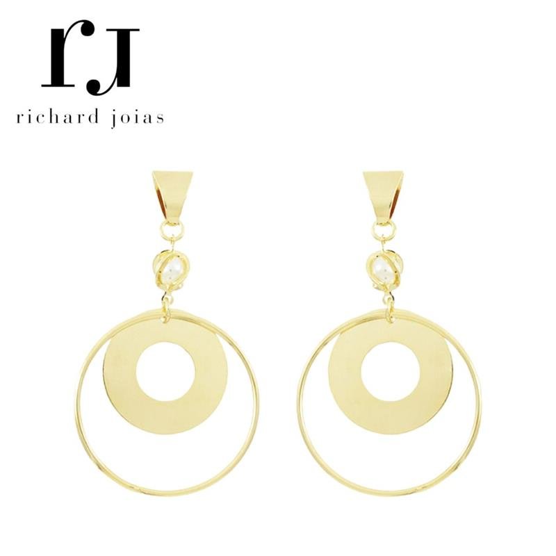 BRINCO FOLHEADO A OURO C/ DUAS ARGOLAS E PERÓLA