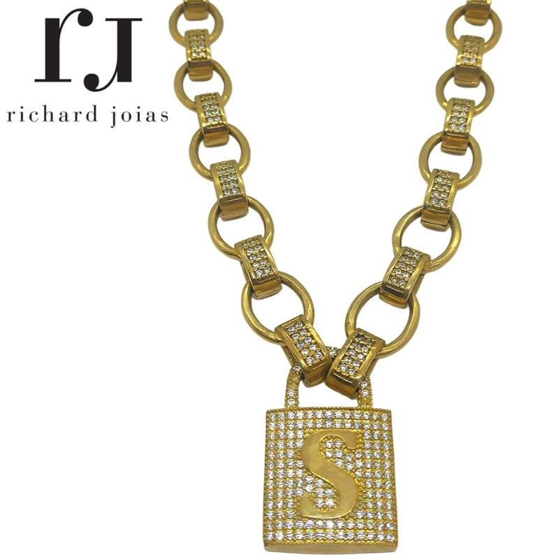 CORRENTE DE MOEDA 45CM C/ PINGENTE DE CADEADO LETRA S 2,5 X 4,0 E ELO 1,5 X 2,8 DE PEDRAS